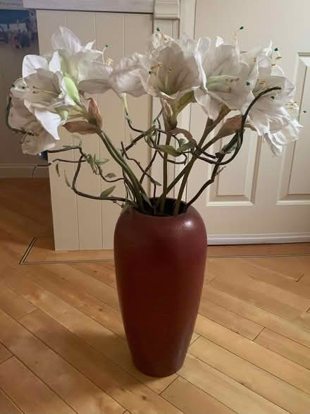 Photo of free Vase & bendable artificial Lilies (Thornes) #1