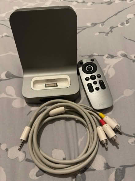 Photo of free iPod Stand& speaker (Clapton) #1