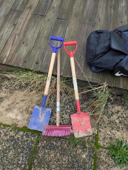 Photo of free children's garden spades+ broom (Thatcham RG18) #1