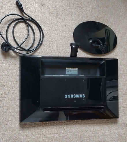 Photo of free Samsung P2450H 24"/61cm monitor in excellent condition (Macclesfield SK11) #1