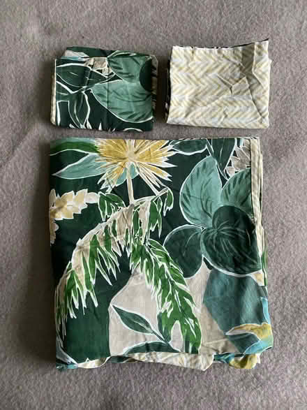 Photo of free Double bedding set, duvet cover and pillow cases (Peachcroft OX14) #1