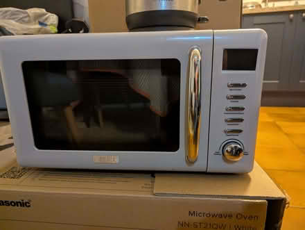 Photo of free Microwave oven (Markinch KY7) #1