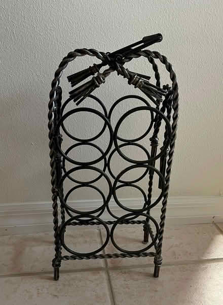 Photo of free wine rack (Santo Domingo) #1