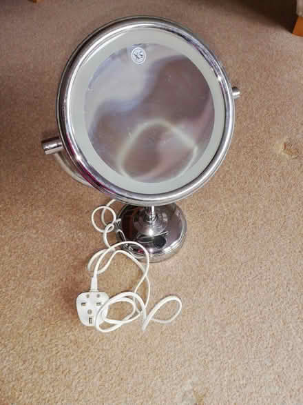 Photo of free Boots No7 Lighted Mirror (BS30) #2