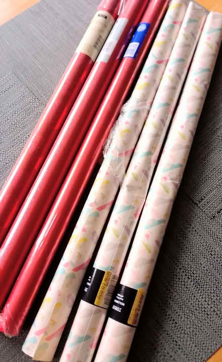 Photo of free Valentine's + other wrapping papers (BT14) #1