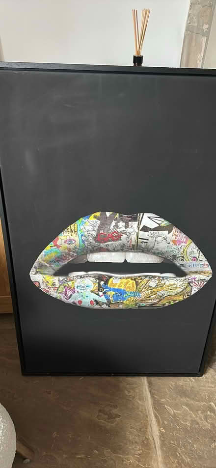 Photo of free Large Iconic Lips Canvas (HX3) #1