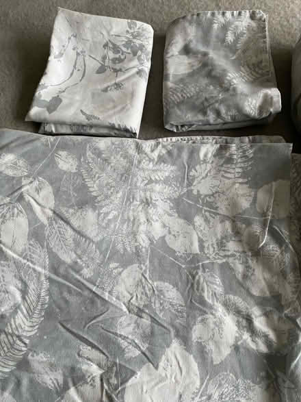 Photo of free Double bedding set, duvet cover and pillow cases (Peachcroft OX14) #2