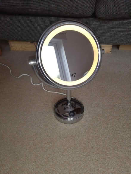 Photo of free Boots No7 Lighted Mirror (BS30) #1