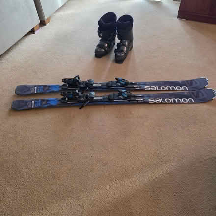 Photo of free Downhill skis and ski boots (14 & Farmington) #1