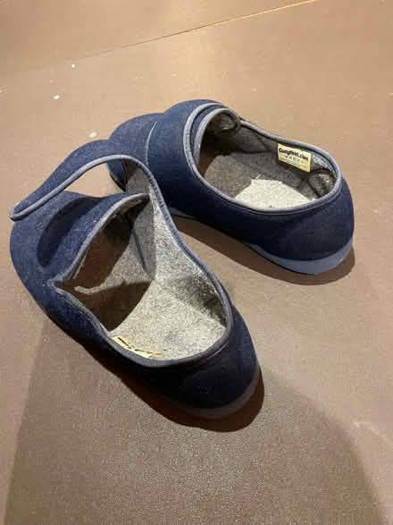 Photo of free Man's slippers size 10 (GU14) #2
