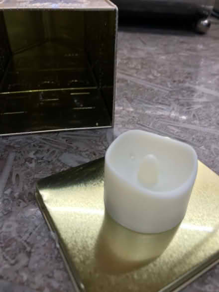 Photo of free M&S Light Up Christmas House Storage Tin (Tinkersley DE4) #3