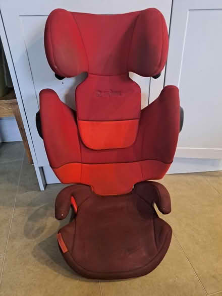 Photo of free Cyber car seat with isofix bars (Nether edge, sheffield, S7) #1