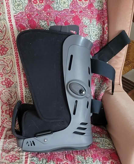 Photo of free Aircast Medical Brace (Medium) (Centretown) #1