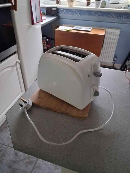 Photo of free Electric 2 slice toasrer (Milton BS22) #1