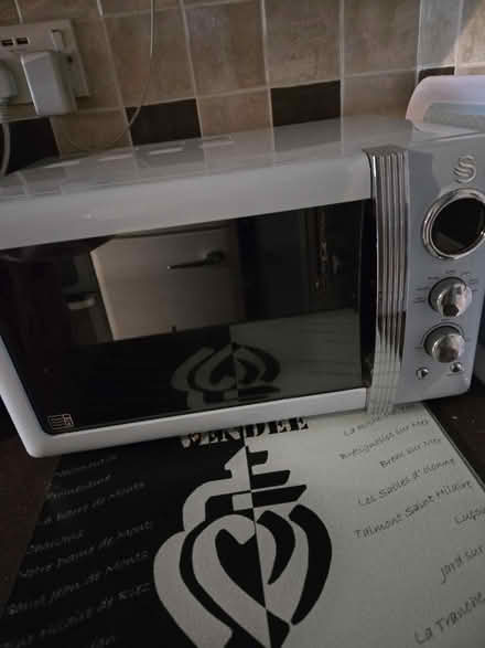Photo of free Microwave (Nottingham NG15 7AH) #1