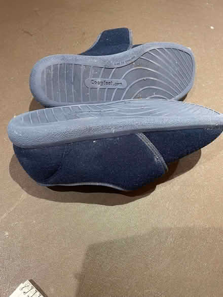 Photo of free Man's slippers size 10 (GU14) #3