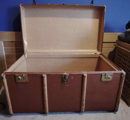 Photo of free Vintage trunk (Horeshay) #2