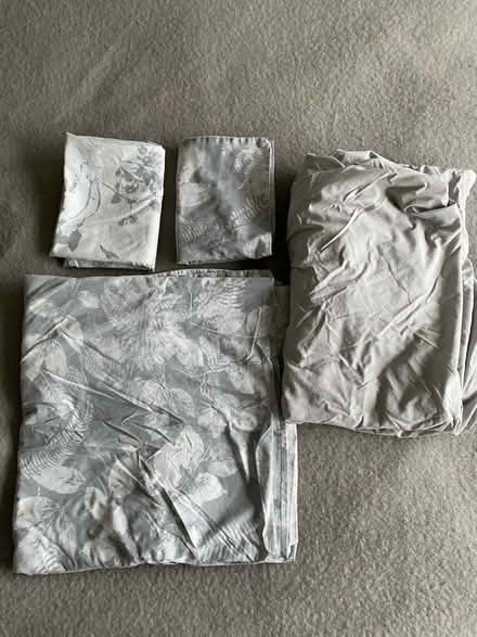 Photo of free Double bedding set, duvet cover and pillow cases (Peachcroft OX14) #1