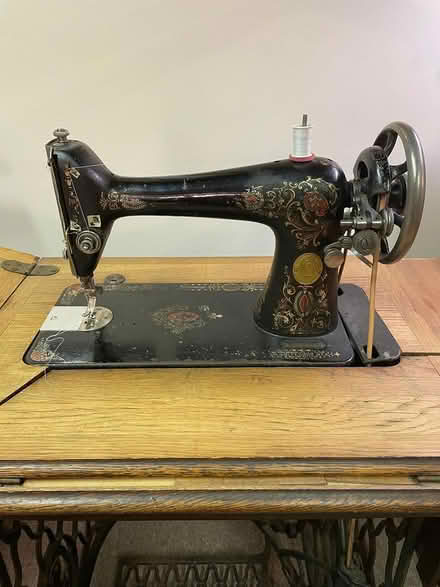 Photo of free Vintage Singer Sewing maching (Rogers Park) #1