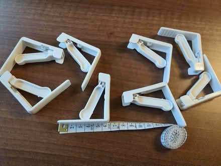 Photo of free Tablecloth clips (Bd220qn) #1
