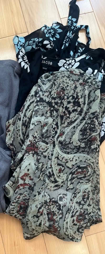 Photo of free XS blouses (Orléans) #1