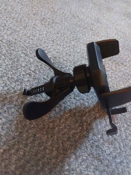 Photo of free Car mobile phone holder (Humphrey's End GL6) #2