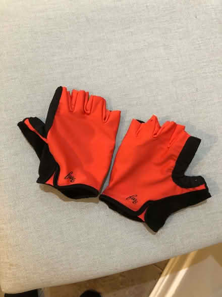 Photo of free "Specialized" Cycling Helmet and Cycling Gloves (Twyford RG10) #2