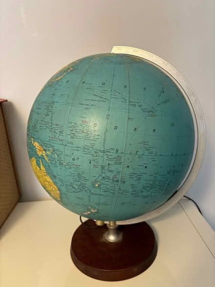 Photo of free Globe - German (BN2 1RD) #2