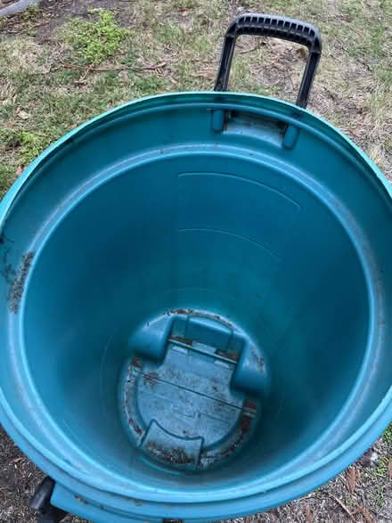 Photo of free Rubbermaid garbage can w/wheels (Midtown Palo Alto) #2