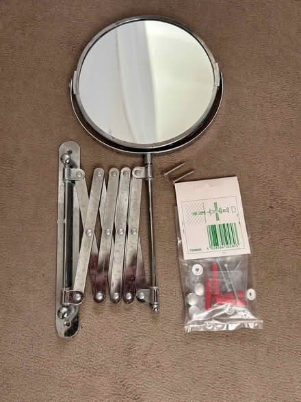 Photo of free Extendable magnifying mirror (Kendal LA9) #1