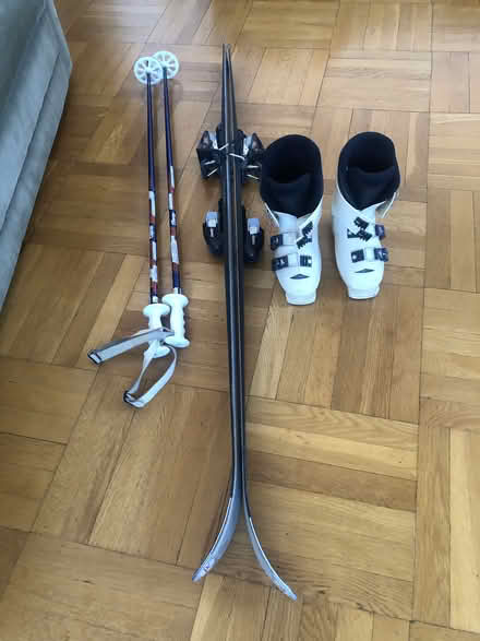 Photo of free Women's downhill ski set (Washington Heights) #1