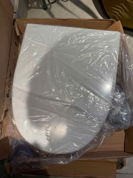 Photo of free 2 x toilet seats (Wooburn HP10) #1