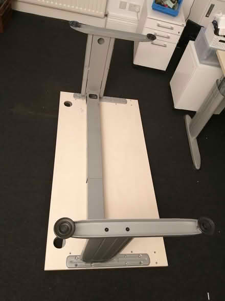 Photo of free Office desk (SE19) #2