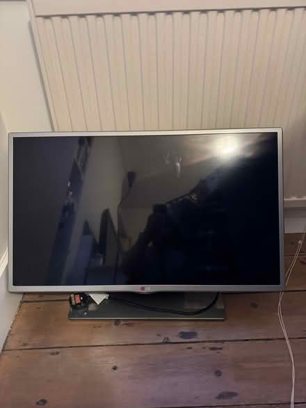 Photo of free lg tv (SW19) #1