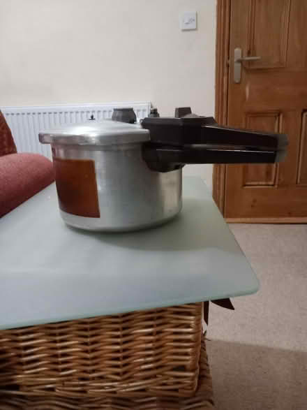 Photo of free Large heavy pan (HX2 ( ovenden)) #3