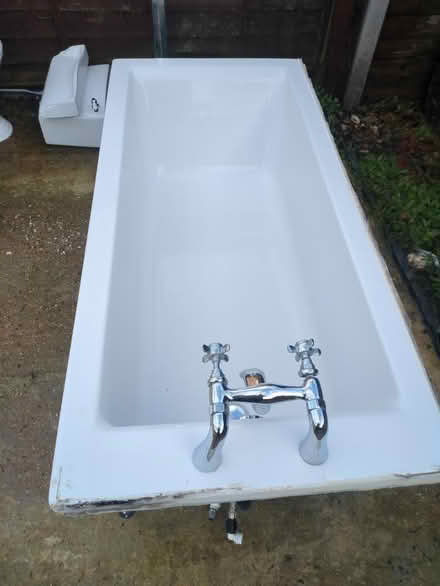 Photo of free Bathroom suite (Boscombe, BH1) #2