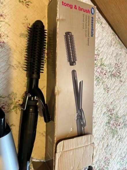 Photo of free Travel hairdryer and set of curling tongs with brush (Moorside M28) #2