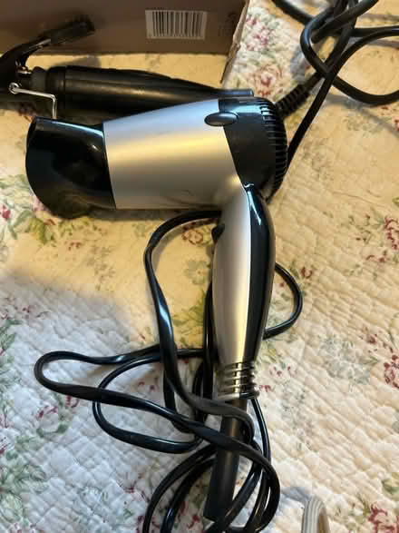 Photo of free Travel hairdryer and set of curling tongs with brush (Moorside M28) #3