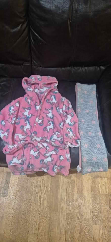 Photo of free Dressing gown and scarf (Bachelor's Bump TN35) #1