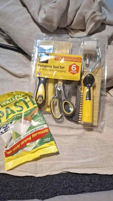 Photo of free Lining wallpaper and accessories (Finsbury N4) #2