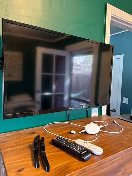 Photo of free 32" Samsung TV (Shoreline West Mountain View) #1