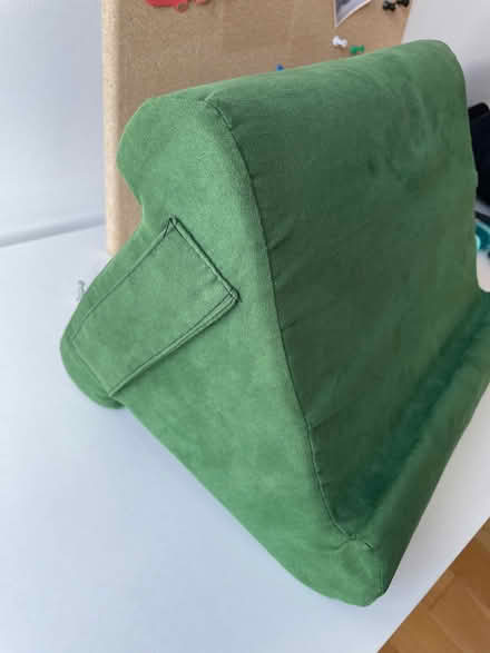 Photo of free iPad / tablet stands (Shelton SY3) #2