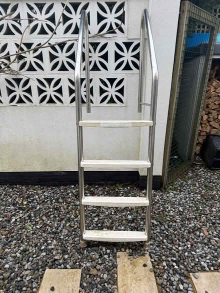 Photo of free 2 swimming pool steps (Wooburn HP10) #3