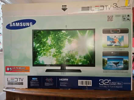 Photo of free 32" led tv (Maple Leaf) #3