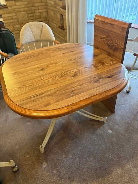 Photo of free Extending dining table and 4 chairs (Keble Road OX26) #1