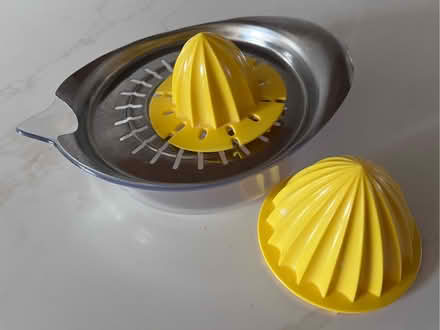 Photo of free citrus juicer (Hale End IG8) #1
