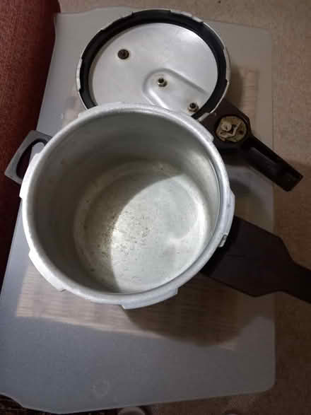 Photo of free Large heavy pan (HX2 ( ovenden)) #1