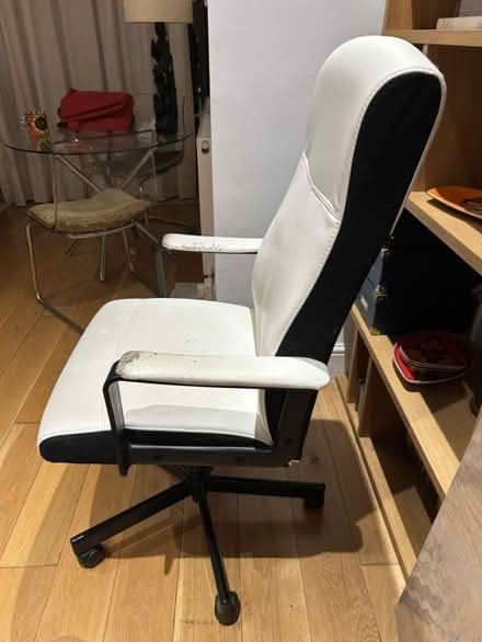 Photo of free White office chair (W6 near Goldhawk Rd tube) #3