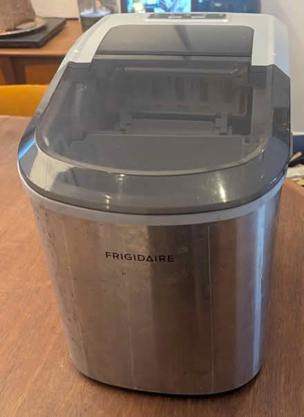 Photo of free Ice maker (broken) (Brockton Village) #1