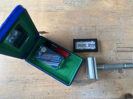 Photo of free Double Edge Razor and Blades (Wainscott) #1